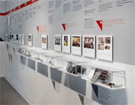 استند ایستاده